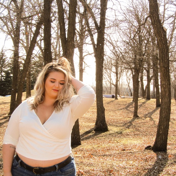 Meet your Posher, Danielle - Picture 3 of 3